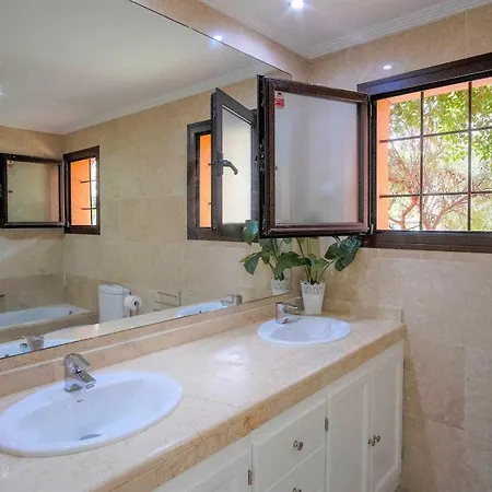 Bougainvillea Bay Apartment *